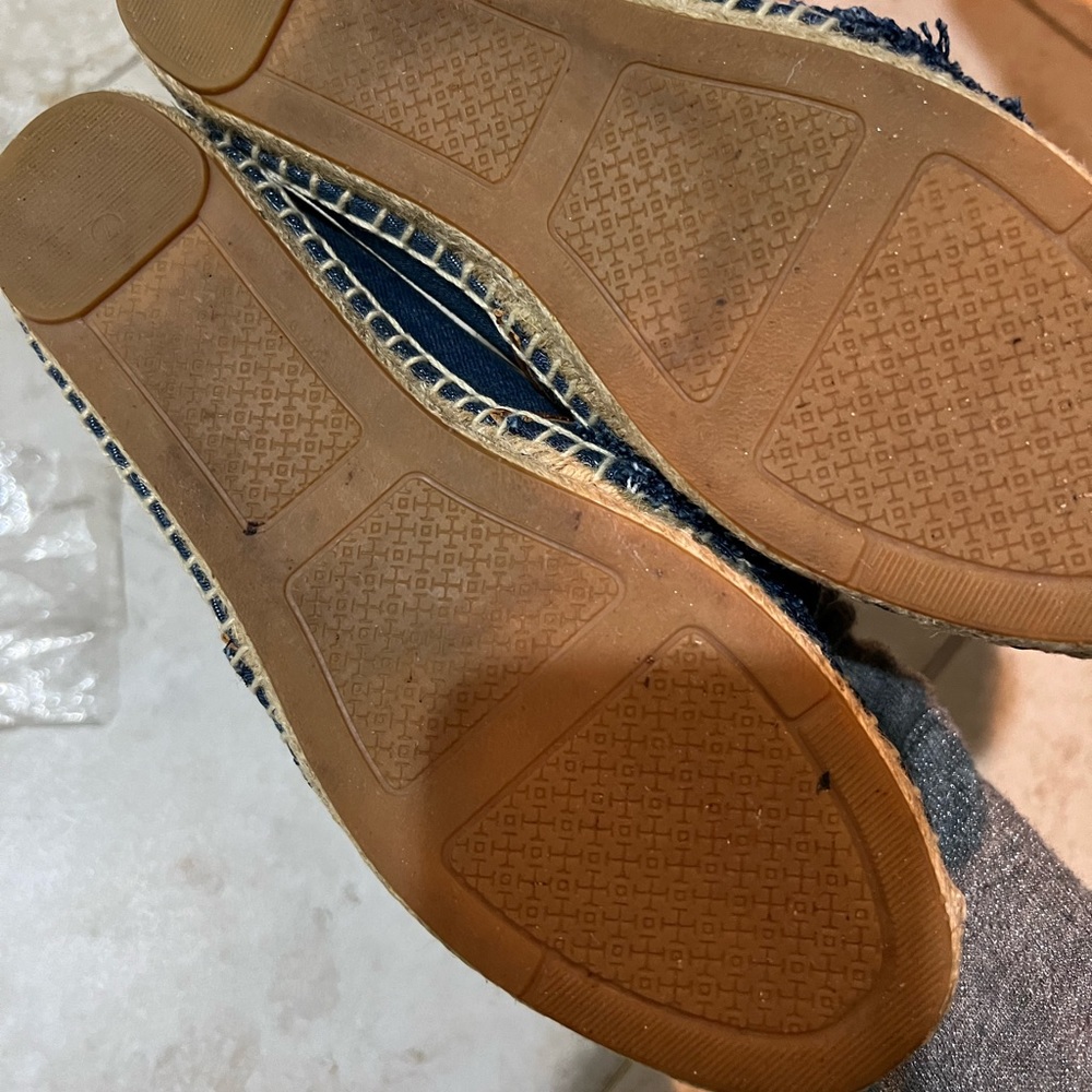 Tory Burch denim gorgeous shoes - Picture 3 of 6